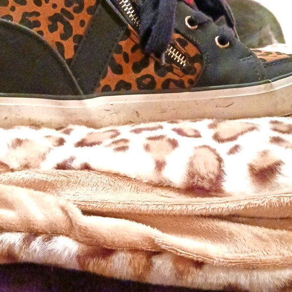 FINAL PRICE before donate! ShoeDazzle Sz 8 Leopard Hidden Wedge Tennis shoes - Picture 13 of 16